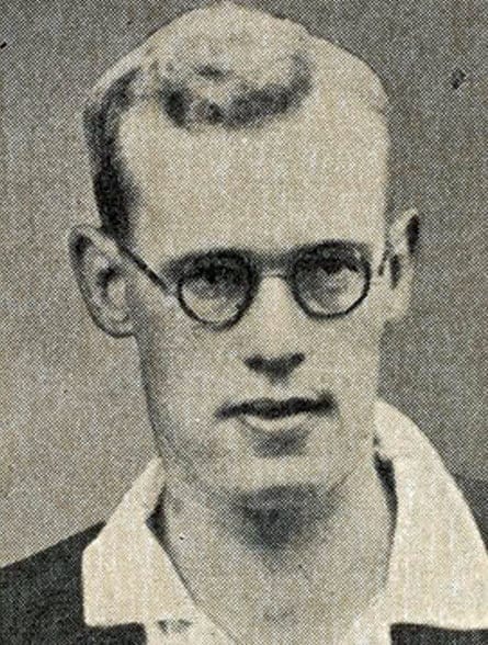 Bill Bowes Cigarette Card
