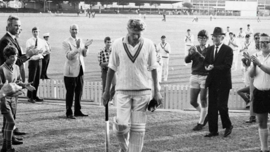 Barry Richards walks off to applause